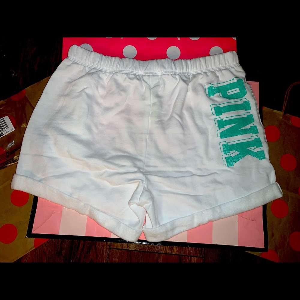 NEW VS PINK size MEDIUM Maldive logo Boyfriend Short